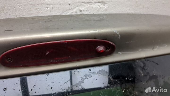 Крышка багажника Chrysler Voyager