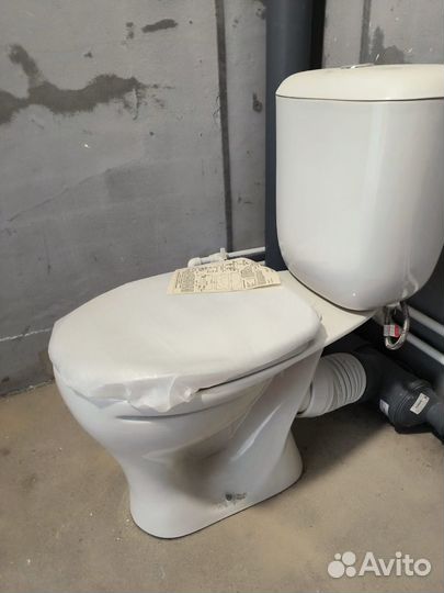 Унитаз с бачком новый