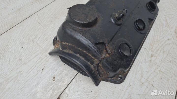 Крышка распредвала правая Mitsubishi Galant 8