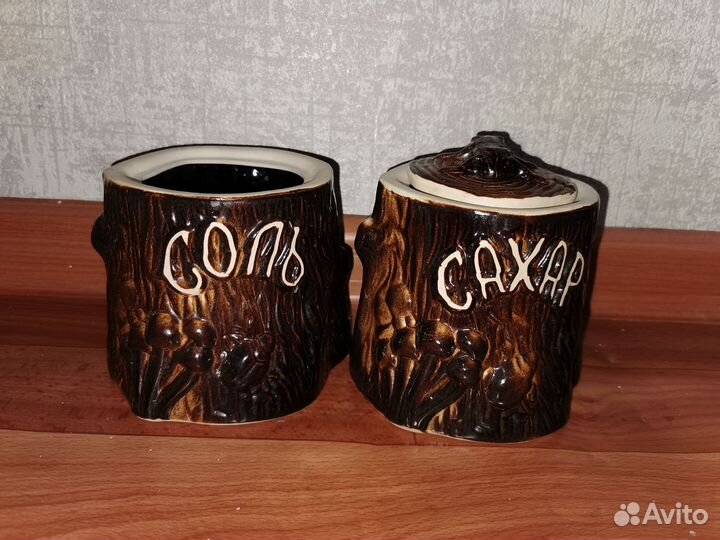 Солонка и сахарница