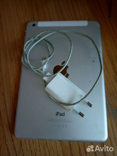 Продам iPad mini на запчасти