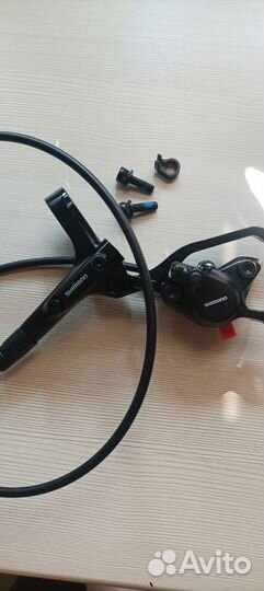 Гидравлический тормоз shimano MT200 левый передний