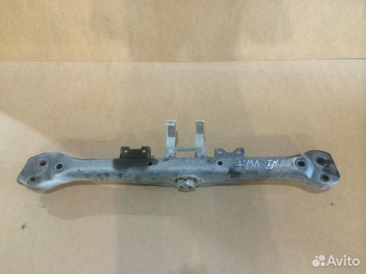 Траверса и кронштейн АКПП Volkswagen Touareg