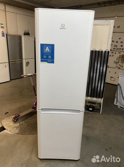 Холодильник Indesit (2.камеры ) Отл-е Сост-е