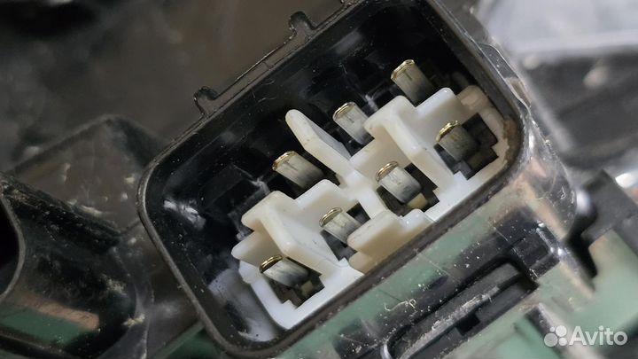 Б/У Б/У Фара передняя левая L L200/5 mitsubishi