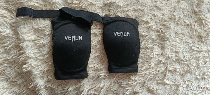 Налокотники для единоборств Venum