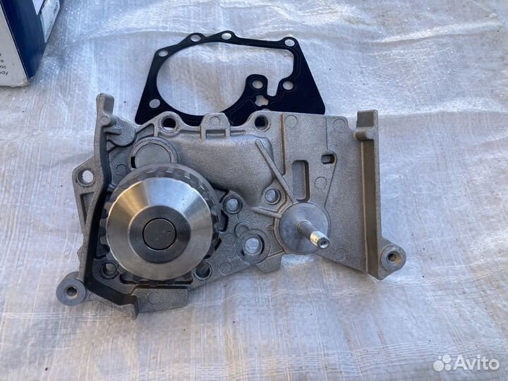 Помпа Renault Logan, Clio, Laguna, Megane