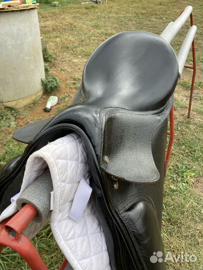 Седло универсальное с уклоном в конкур Fouganza