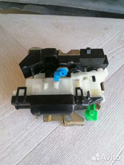 Замок правой сдвижной двери Renault Kangoo 2005