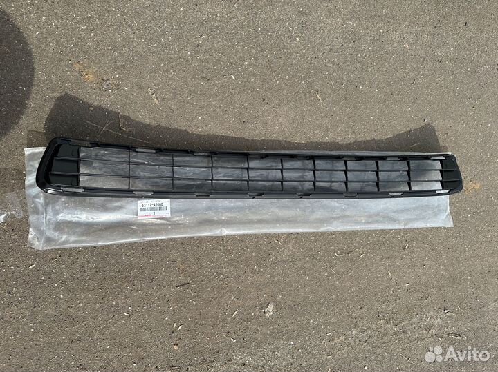 Решетка в бампер Toyota Rav4 30 2010-2012