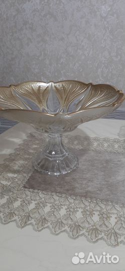 Ваза для фруктов на ножке