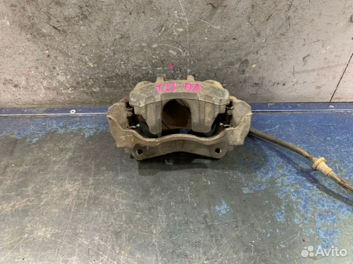 Суппорт передний левый Toyota Avensis T25