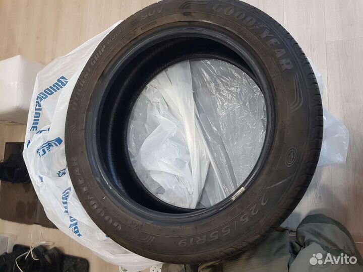 Goodyear EfficientGrip Performance SUV 225/55 R19 V