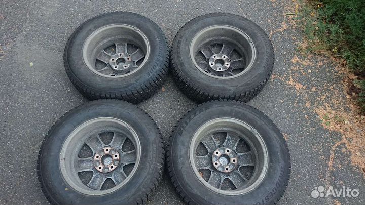 Bridgestone Blizzak Spike-02 SUV 215/70 R16 100