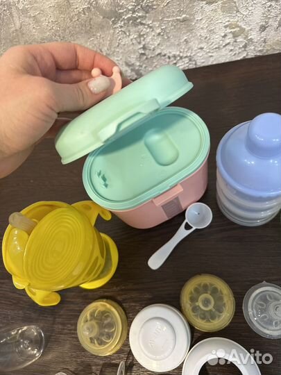 Набор бутылочек и приспособлений для грудничка