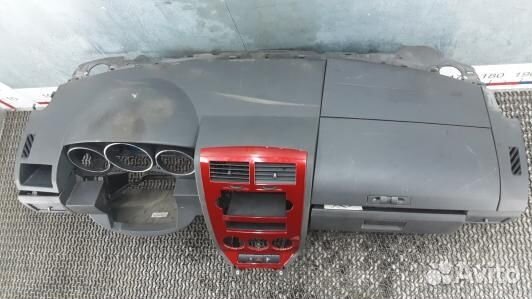 Панель приборов (торпедо) dodge caliber (HBR17IS01