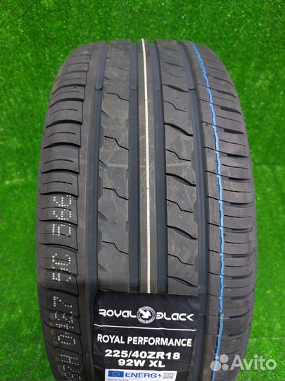 Royal Black Royal Performance 225/40 R18