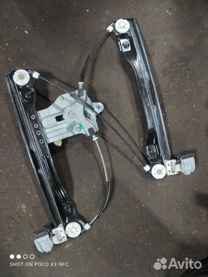 Передний левый стеклоподъёмник на Шевроле Круз