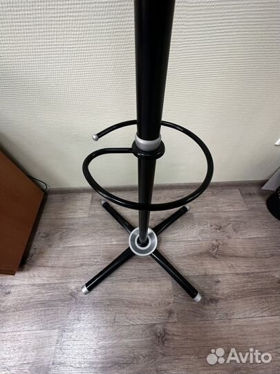 Вешалка напольная металлическая