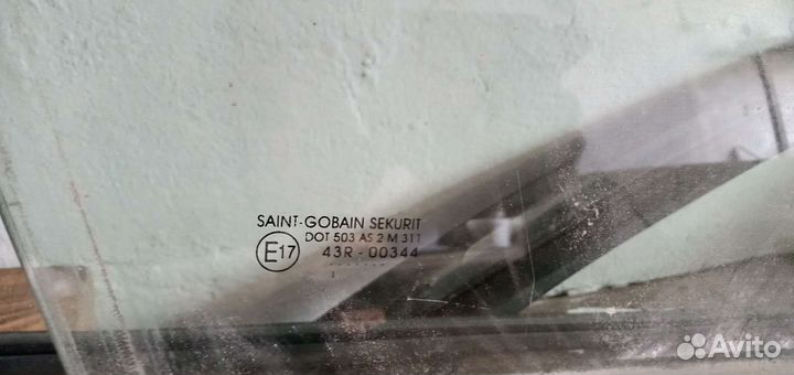 Стекло Рено Меган 3