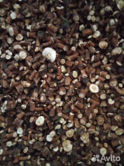 Сушеные корни одуванчика и лопуха