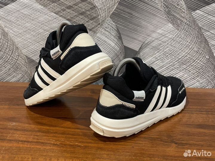 Кроссовки Adidas размер 40,5