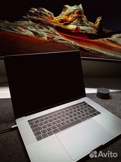 Apple MacBook Pro 15 2018 Touch Bar 256GB