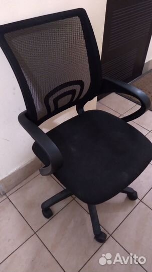 Офисное кресло