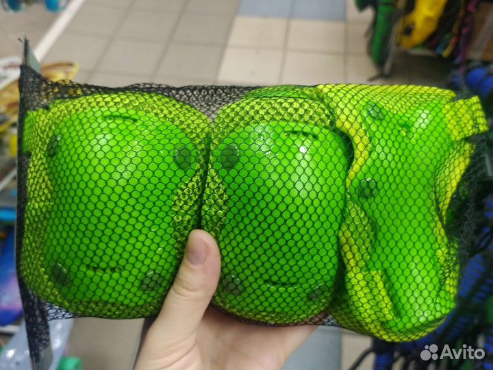 Защита для катания на роликах и скейтбордов