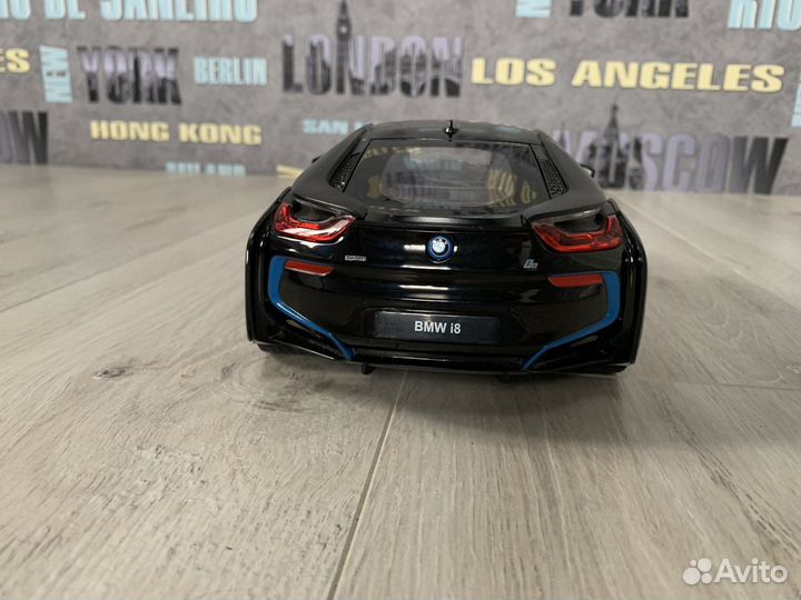 Радиоуправляемая машина BMW i8