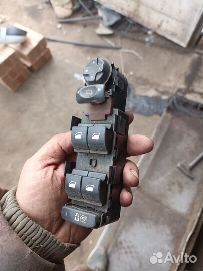 Блок стеклоподъёмников Peugeot 308