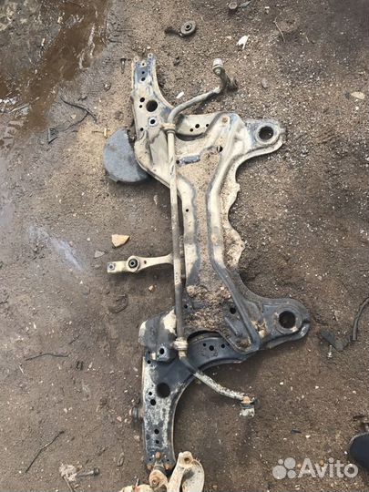 Шкода октавия тур передний подрамник с рычагами