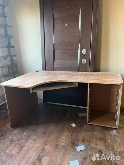 Компьютерный стол