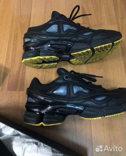 42.5 raf simons black corn adidas ozweego