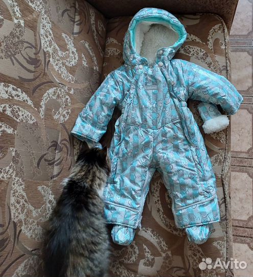 Продам детский комбинезон+шапочка и манишка
