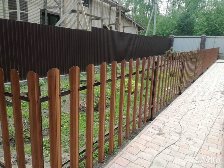 Забор из евроштакетника