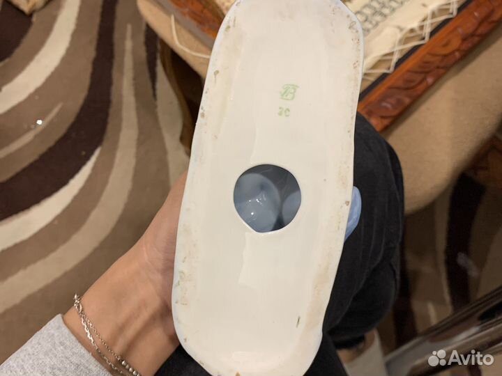 Фарфоровая статуэтка соболь