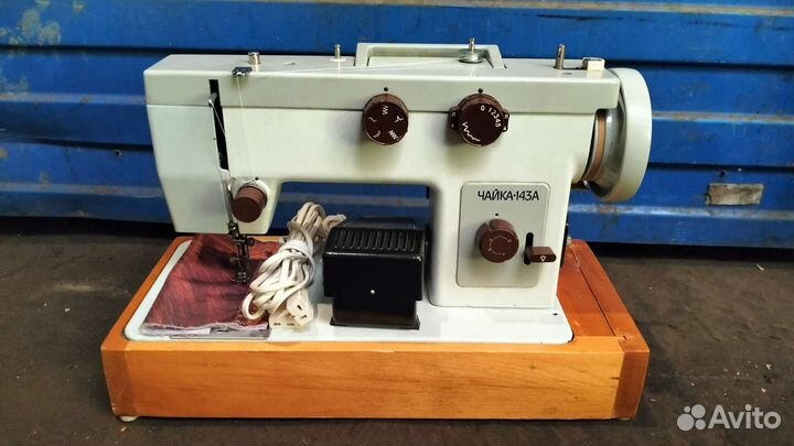 Швейная машинка чайка 143