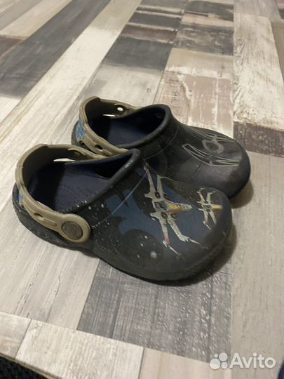 Сандалии crocs