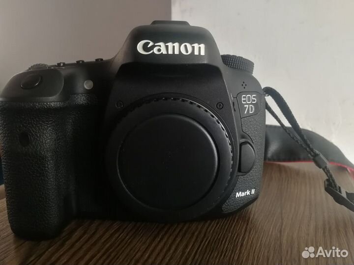 Зеркальная камера canon