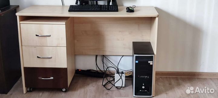 Кровать с нижним выдвижным ящиком