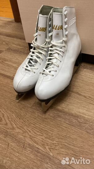 Женские фигурные коньки