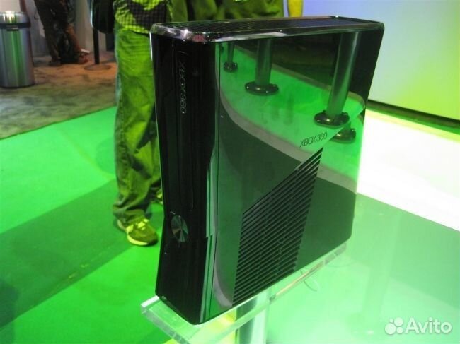 Xbox 360 Slim + игры