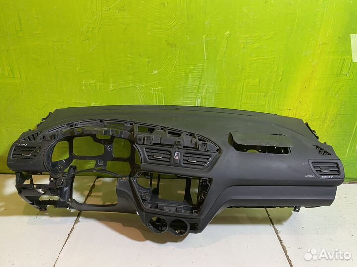 Торпедо дефлектор кнопка аварийки KIA Rio 3