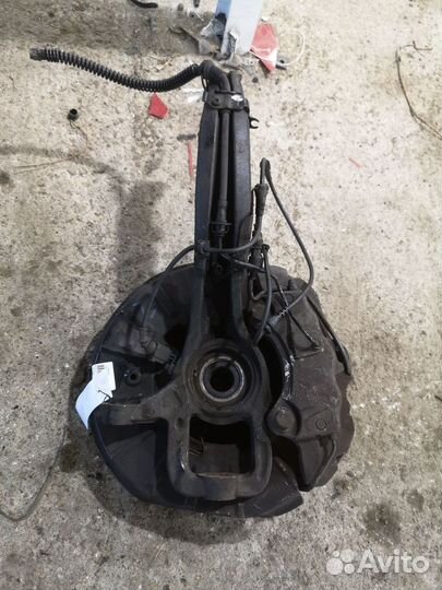 Ступица левая с суппортом Volkswagen Touareg 7L