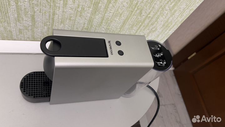 Кофемашина nespresso essenza mini