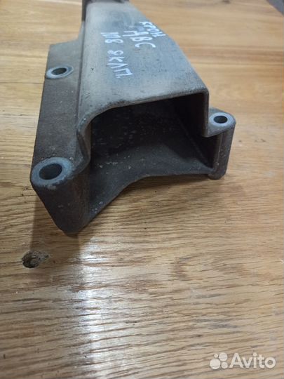 Кронштейн двигателя Лада Калина 1.6, 8 клп