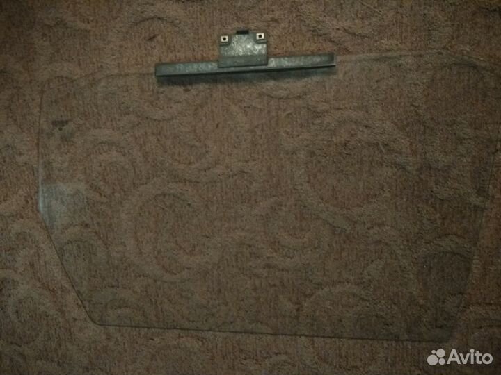 Passat b3.Стекло заднее левое оригинал