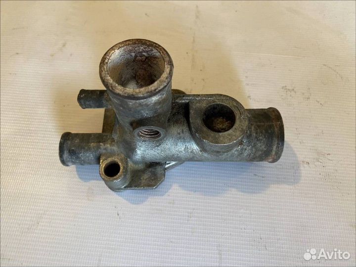 Фланец двигателя системы охлаждения LADA 2110