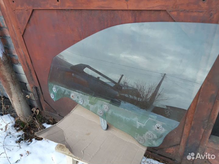 Стекла дверей Subaru Impreza GD (конь)